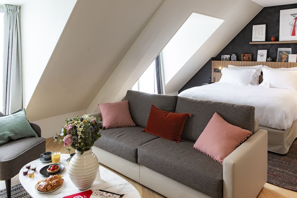 Maison Mère — 2