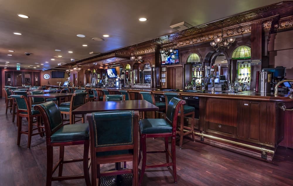 Hotel Apache — 18