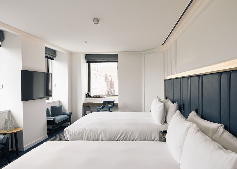 Page8, Seite Hotels — 19
