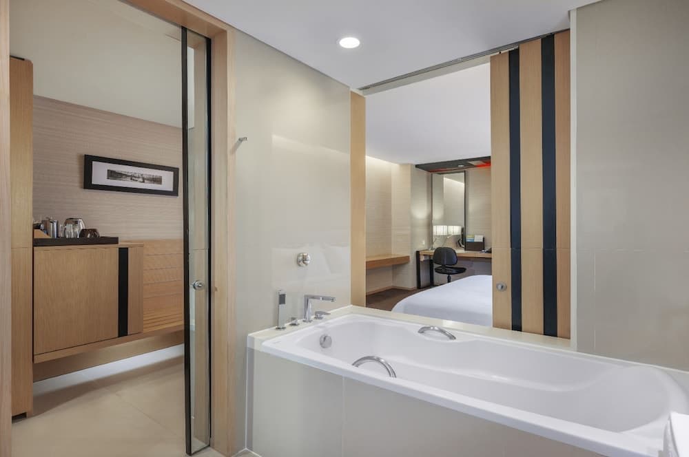 Four Points by Sheraton Bangkok, Sukhumvit 15 — 15