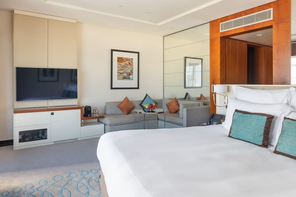 Jumeirah Emirates Towers Dubai — 17
