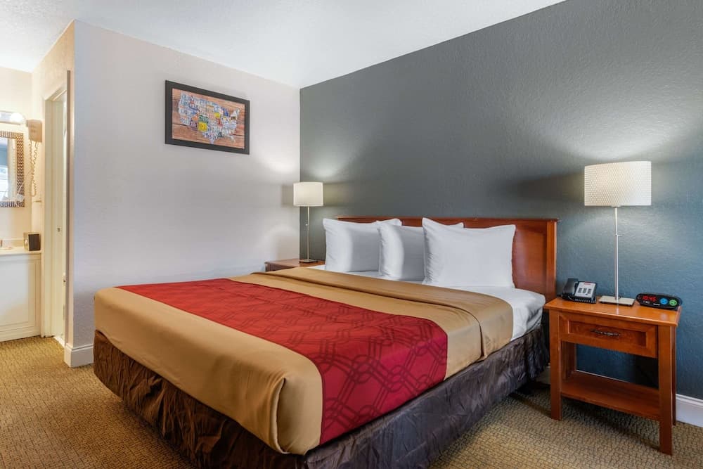 Econo Lodge Flughafen am RJ-Stadion — 5