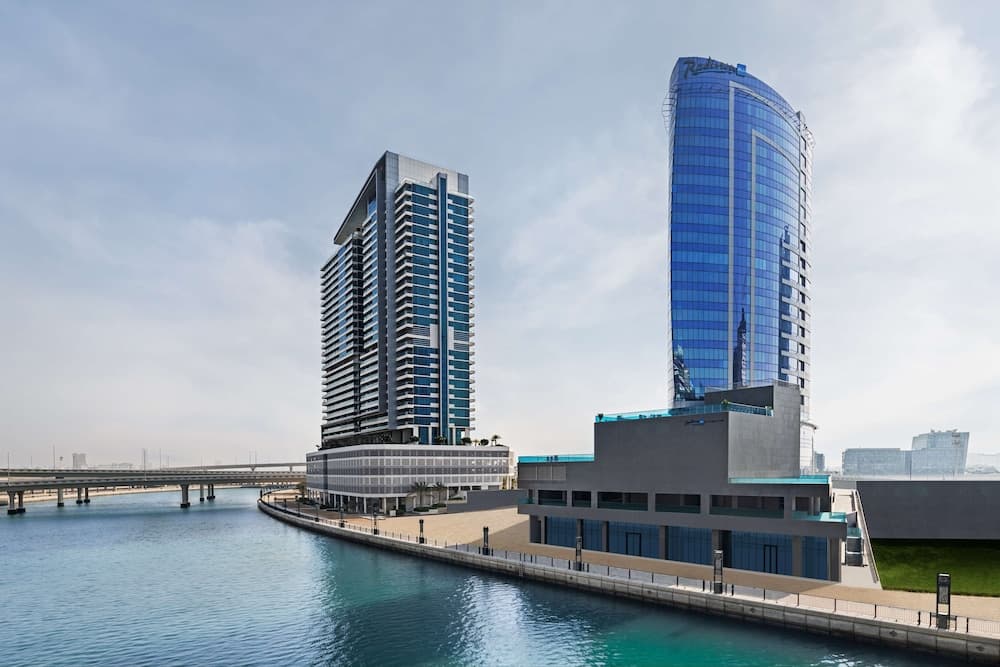 Radisson Blu Hotel, Dubai Canal View — 1