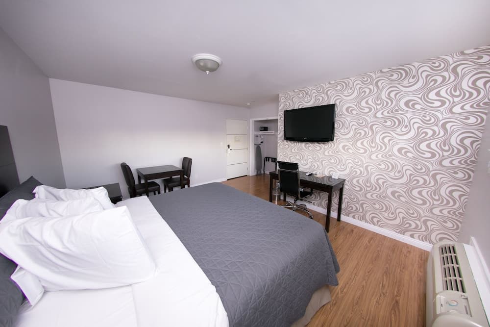Metropolitan Inn & Suites — 14