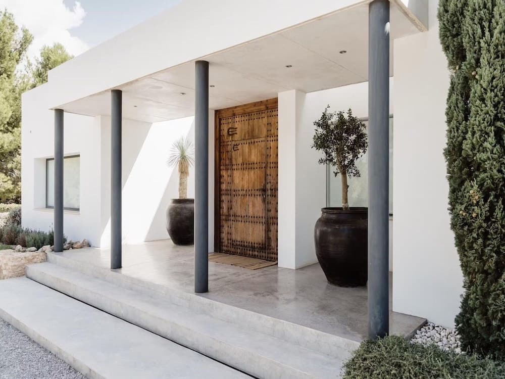 Modern Villa With Minimalistic Decor — 20