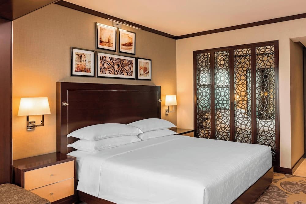Sheraton Dubai Creek Hotel & Towers — 11