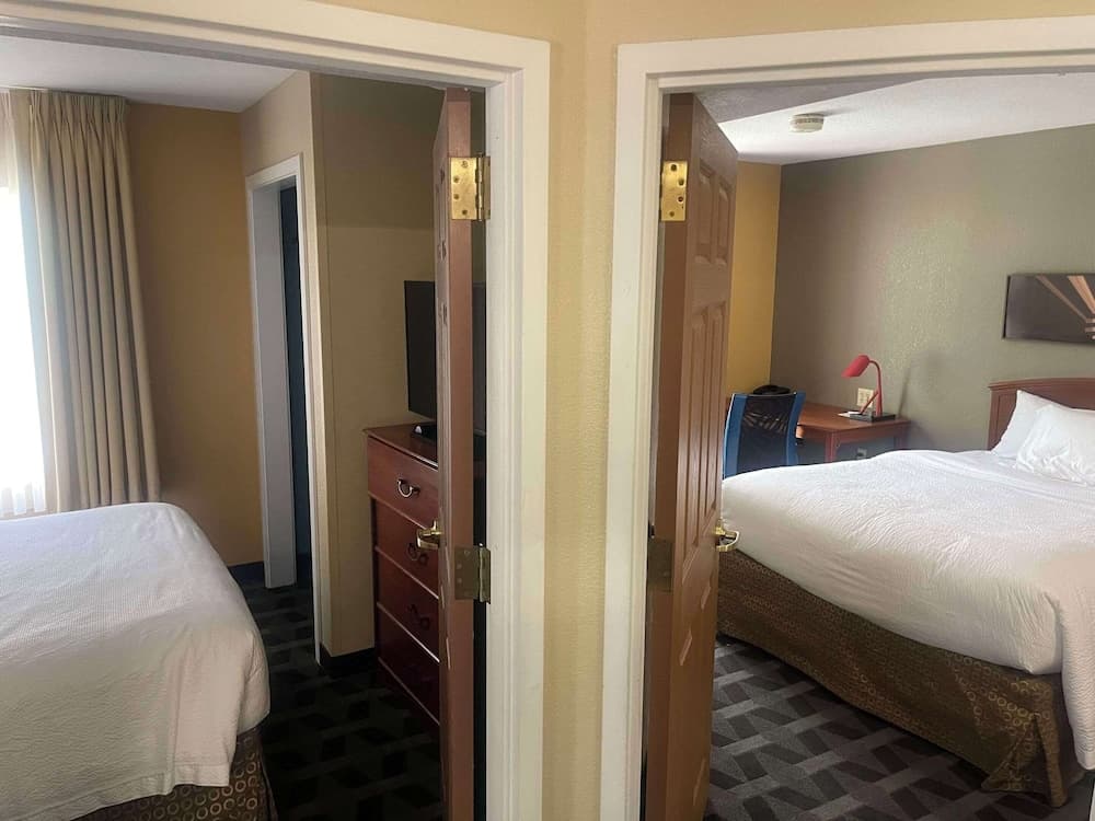 MainStay Suites Tampa Moffitt-USF — 9