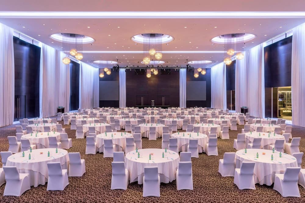 Le Meridien Dubai Hotel & Conference Centre — 17
