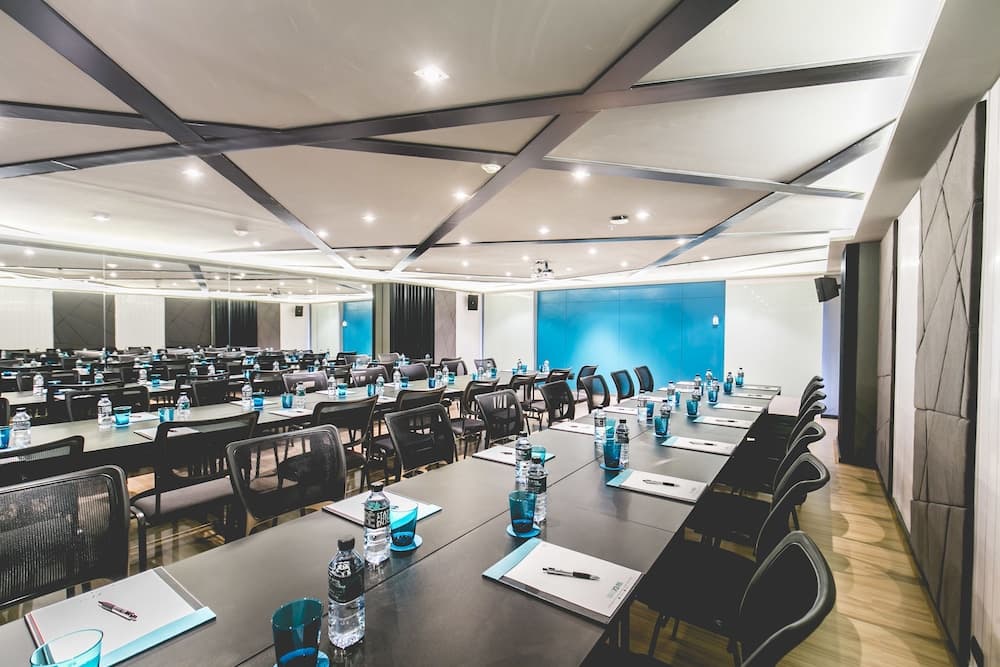 Cross Vibe Sukhumvit Hotel — 24