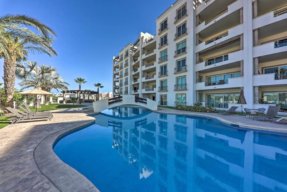 Walk to Beach: Modern Cabo Condo w/ Balcony! — 4