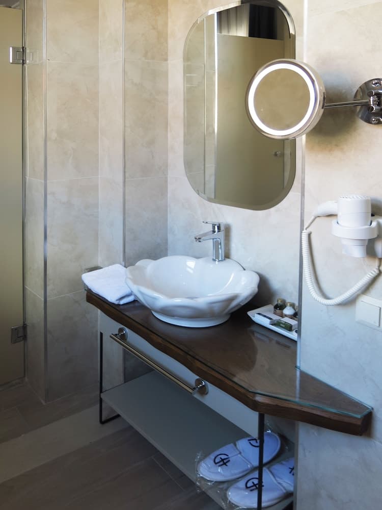 Hotel Galatahan — 28