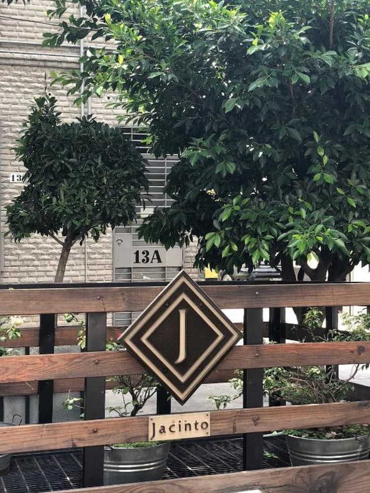 Don Jacinto Quédate&Sip — 12