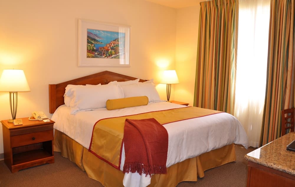 Club De Soleil All-Suite Resort — 4