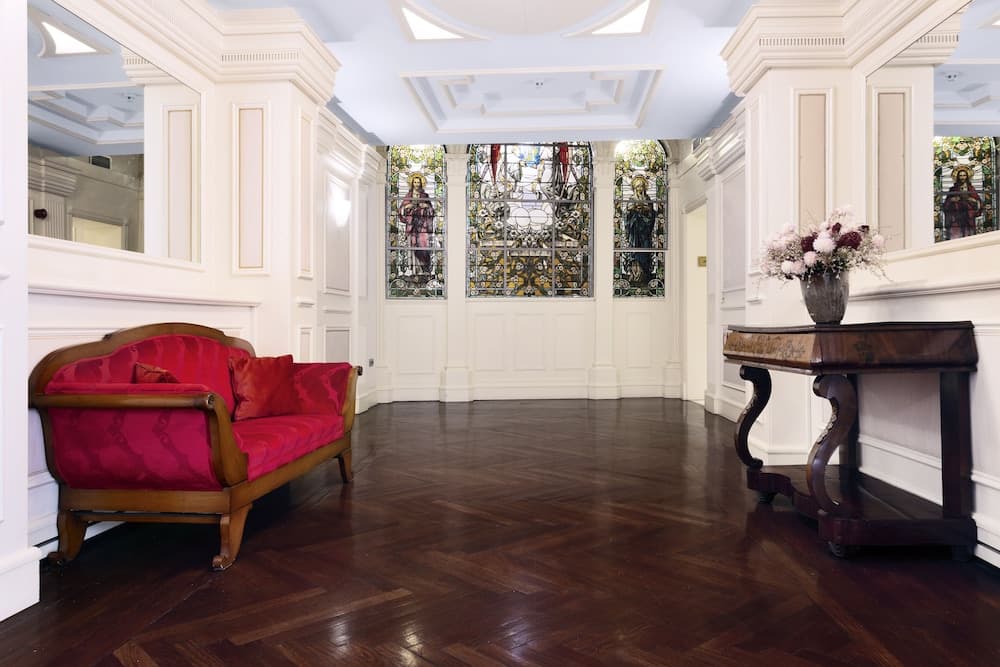 Catalonia Las Cortes Hotel — 16