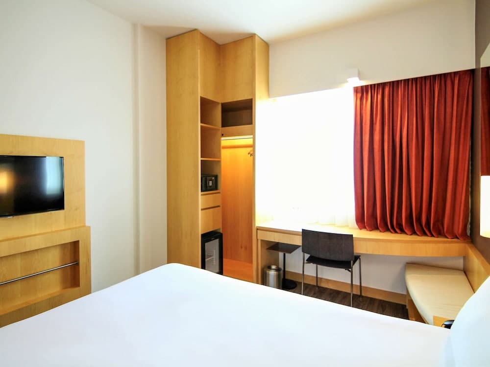 Hotel ibis One Central — 5