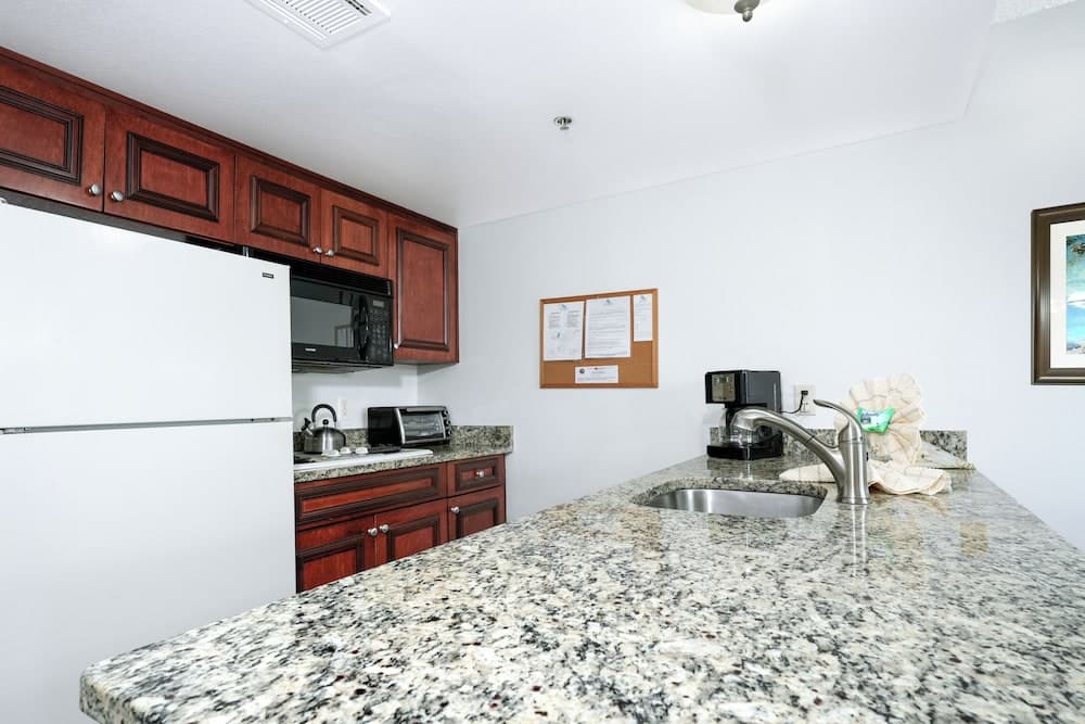 Parc Corniche Condominium Suite Hotel — 16