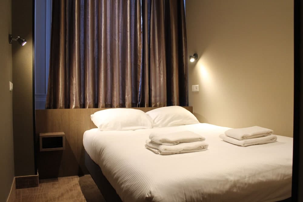 Hotel Blossoms — 4