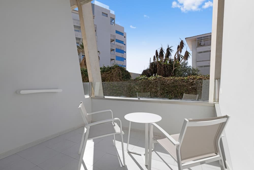 Aparthotel Fontanellas Playa — 3