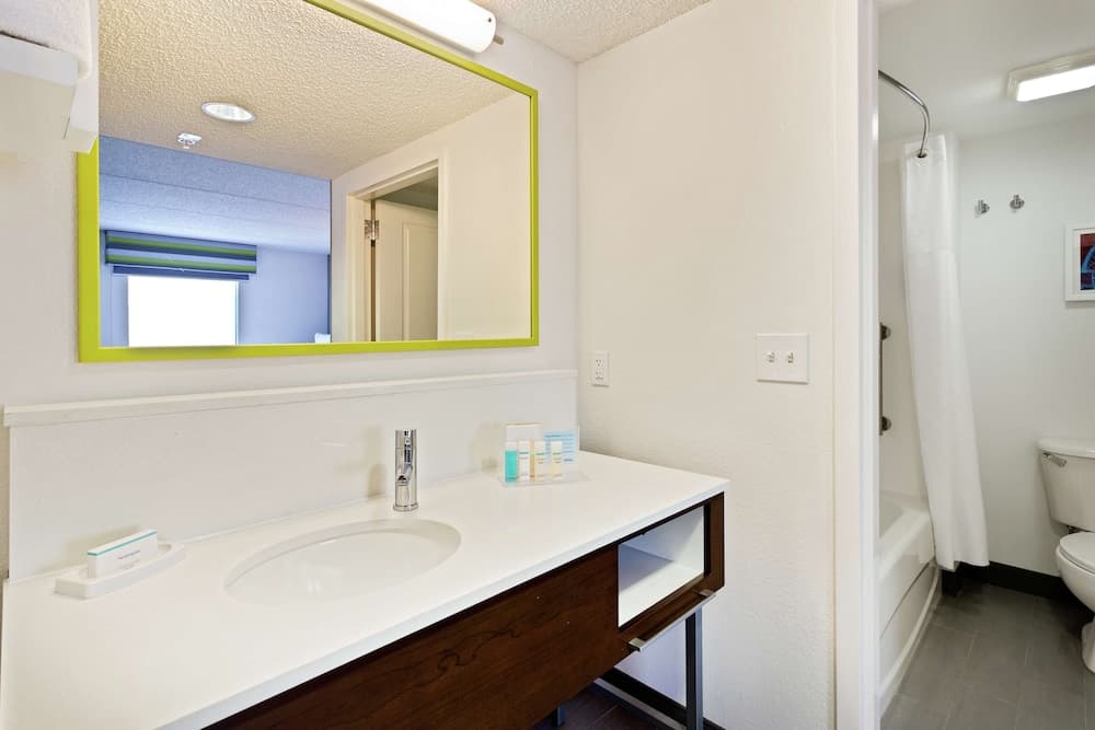 Hampton Inn & Suites Orlando Intl Dr N — 11