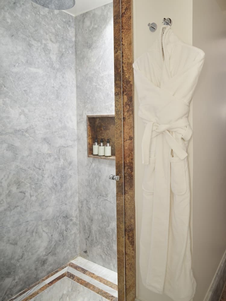 Hotel Dama — 30