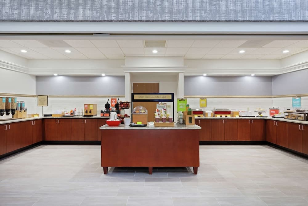 Hampton Inn & Suites Orlando Intl Dr N — 23