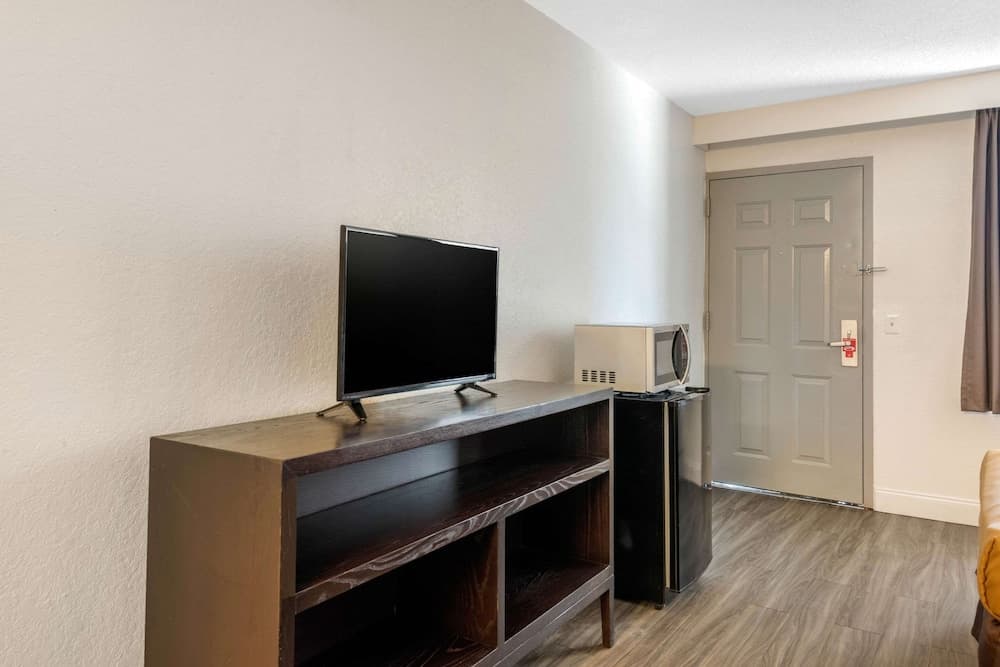 Econo Lodge Flughafen am RJ-Stadion — 12
