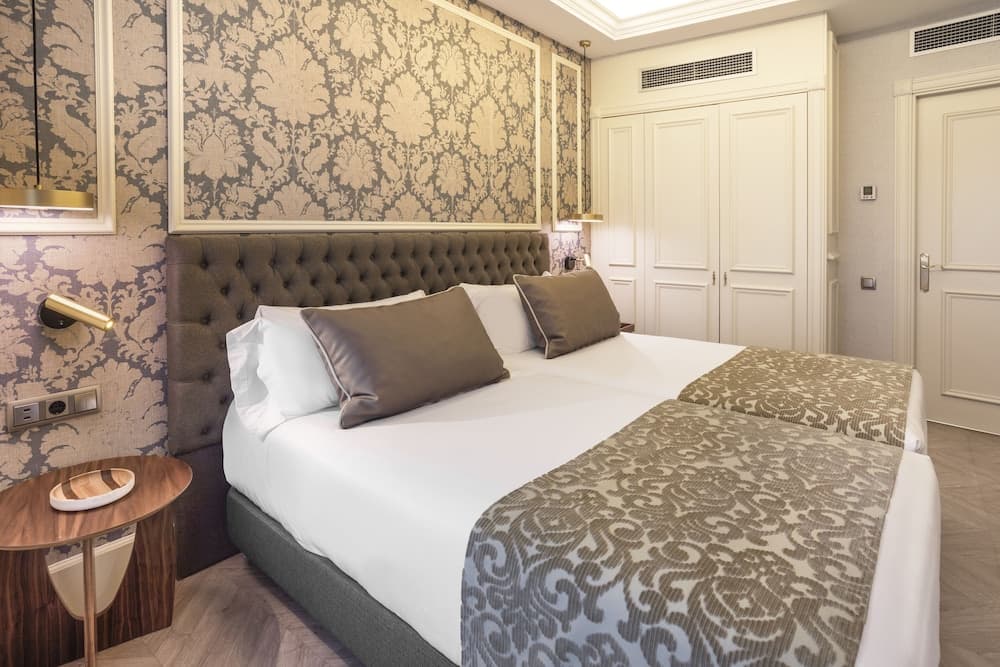 Catalonia Las Cortes Hotel — 4