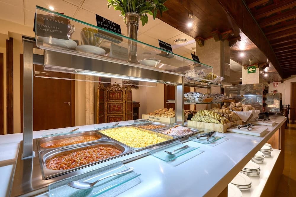 Hotel Murillo Reinoso — 11