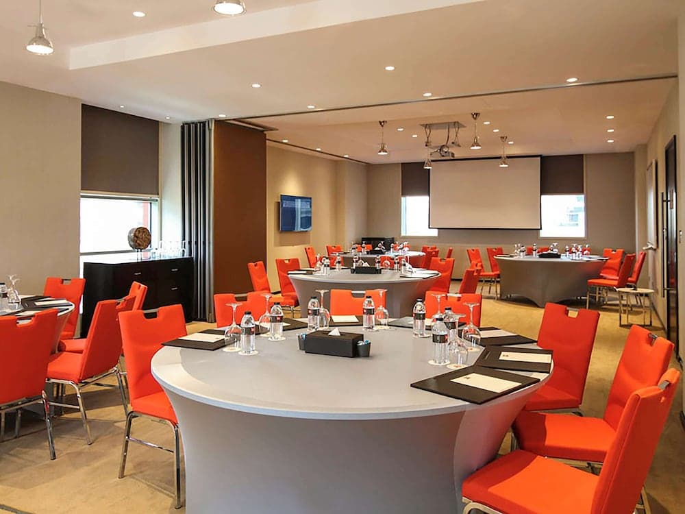 Hotel ibis One Central — 14