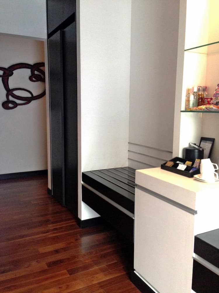 PARK PLAZA BANGKOK SOI 18 — 18
