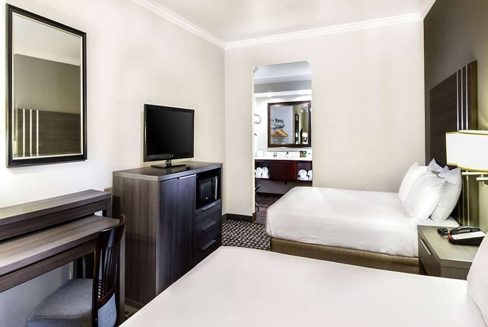 Travelodge by Wyndham Commerce Los Angeles Area — 5