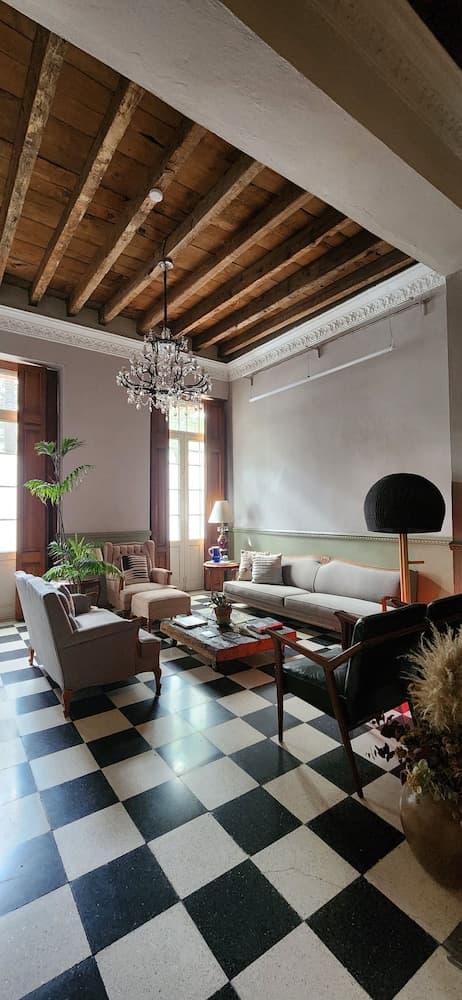El Patio 77 — 17