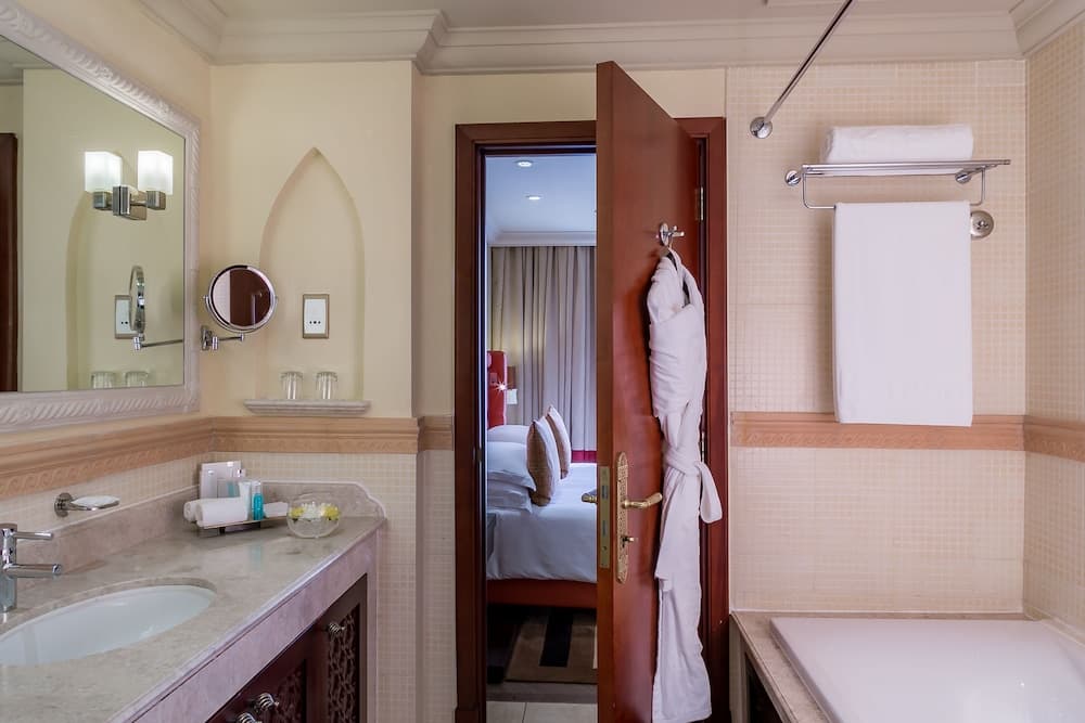 Arjaan by Rotana Dubai Media City — 4
