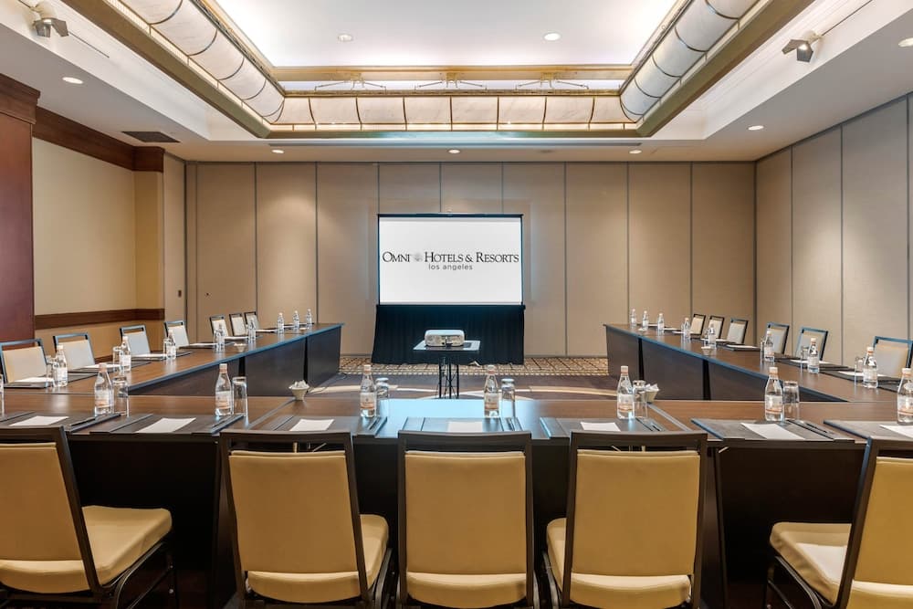 Omni Los Angeles Hotel at California Plaza — 16