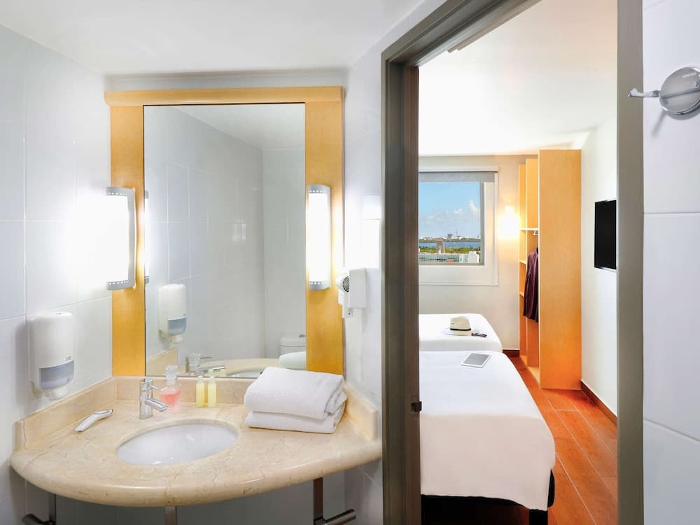 ibis Cancun Centro — 13
