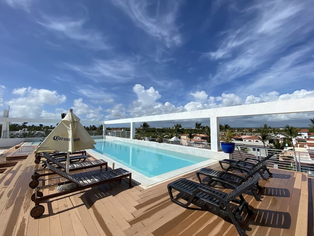 Aventura Deluxe Suites Rooftop Pool — 1