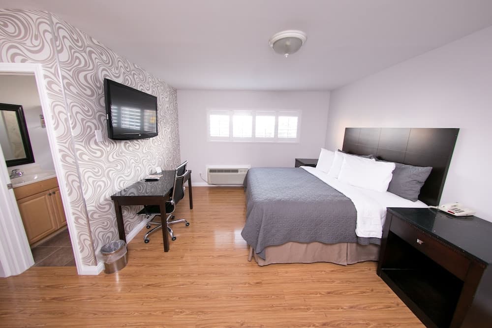 Metropolitan Inn & Suites — 11