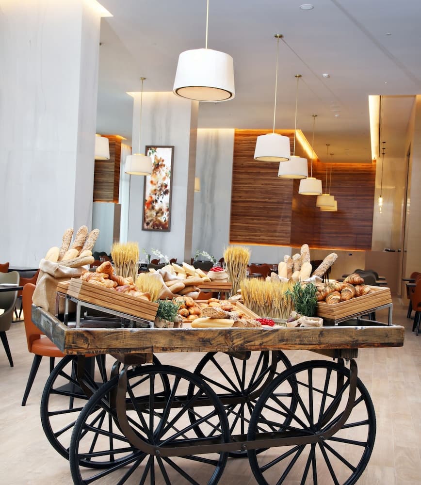 Grand Cosmopolitan Hotel — 2