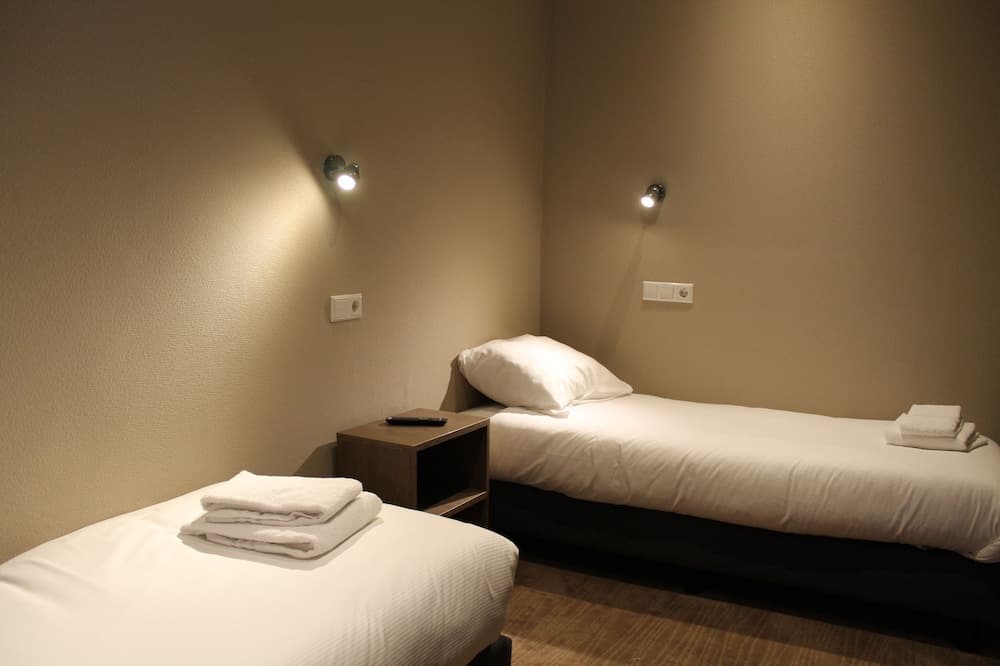 Hotel Blossoms — 13