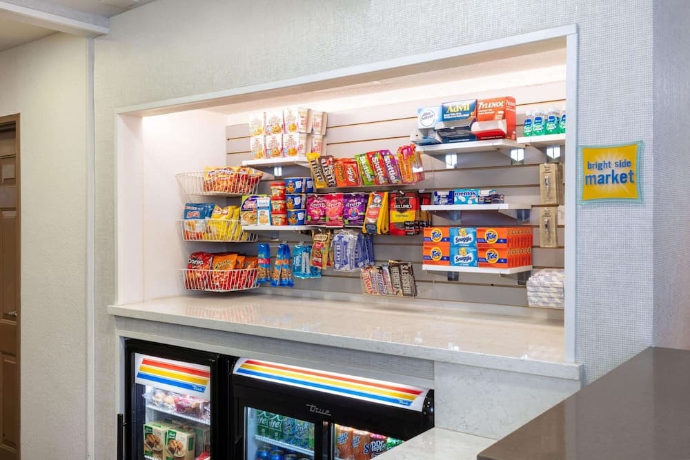La Quinta Inn &amp; Suites by Wyndham Las Vegas Red Rock — 22