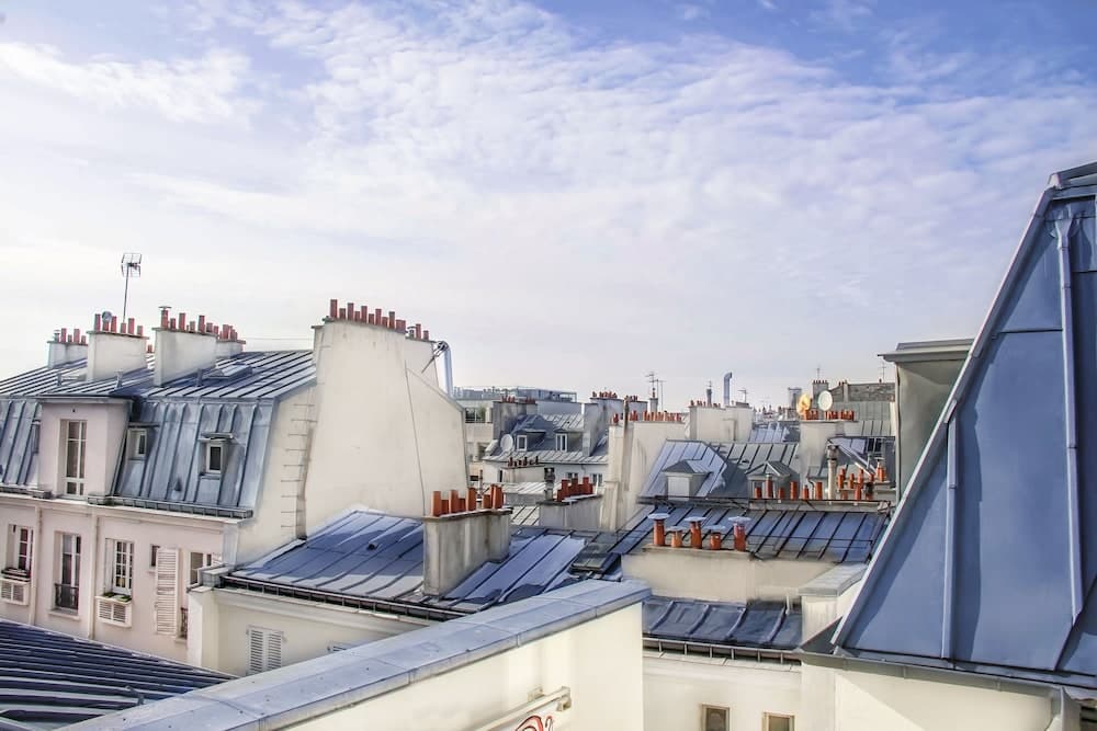 Maison Mère — 3