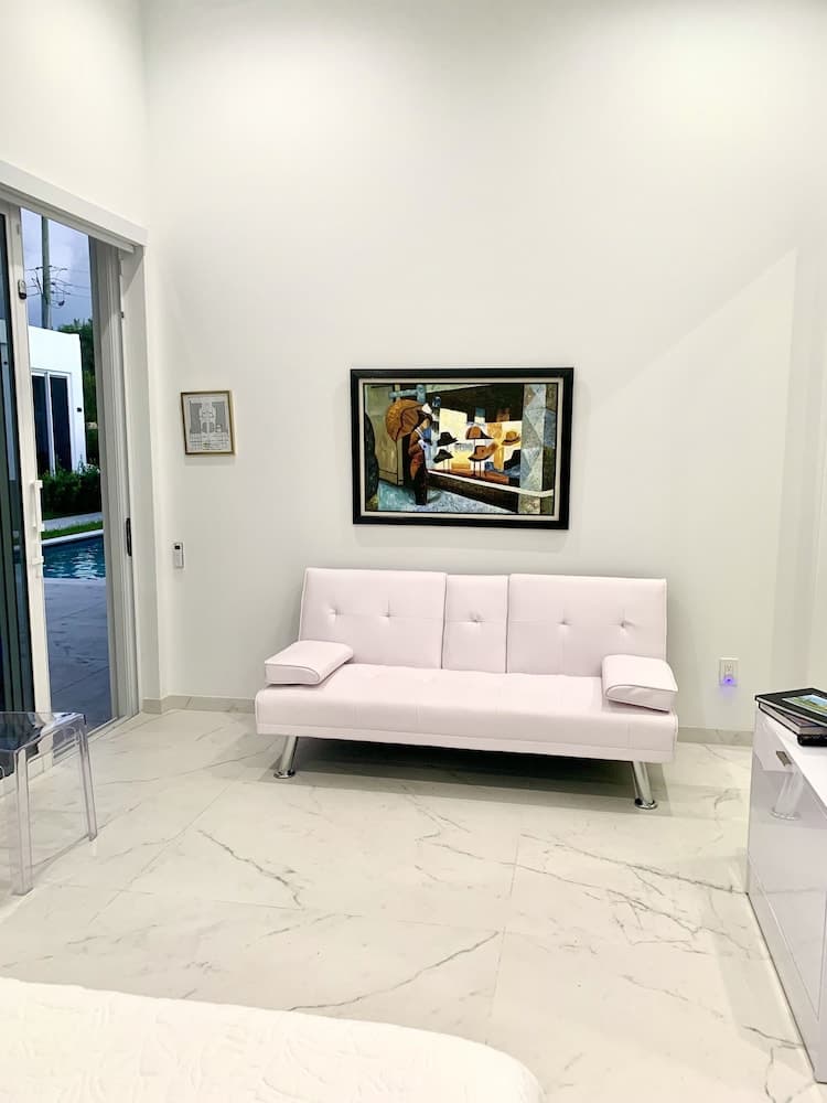 Guesthouse per soli uomini con opzione di abbigliamento vicino a Wilton Manors — 18