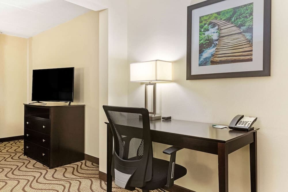 La Quinta Inn & Suites by Wyndham Tampa North I-75 — 21