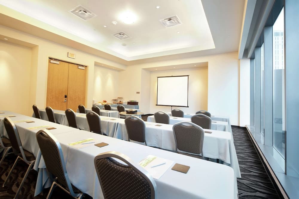Hilton Grand Vacations Club Elara Center Strip Las Vegas — 13