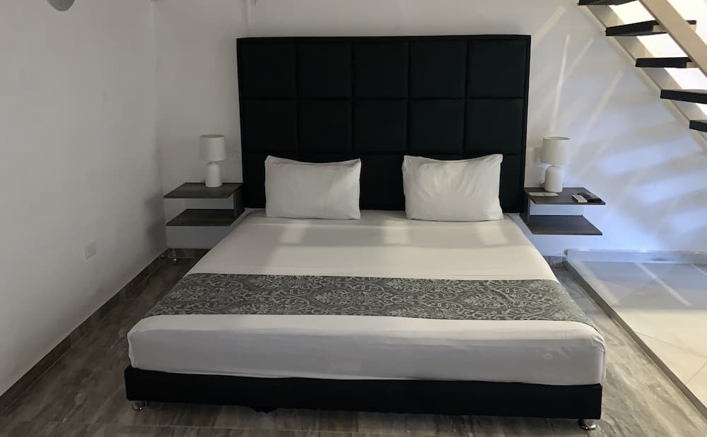 SILVERSANDS Hotel Boutique - 5Th Ave — 7