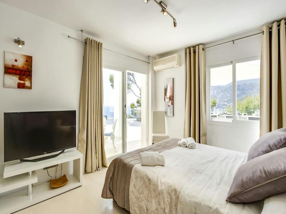 Beautiful Villa With Leisure Activities — 30
