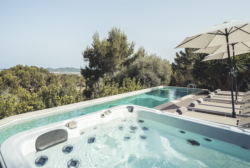 KM4 Ibiza — 2