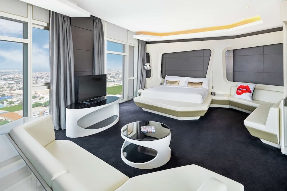 V Hotel Dubai, Curio Collection by Hilton — 11