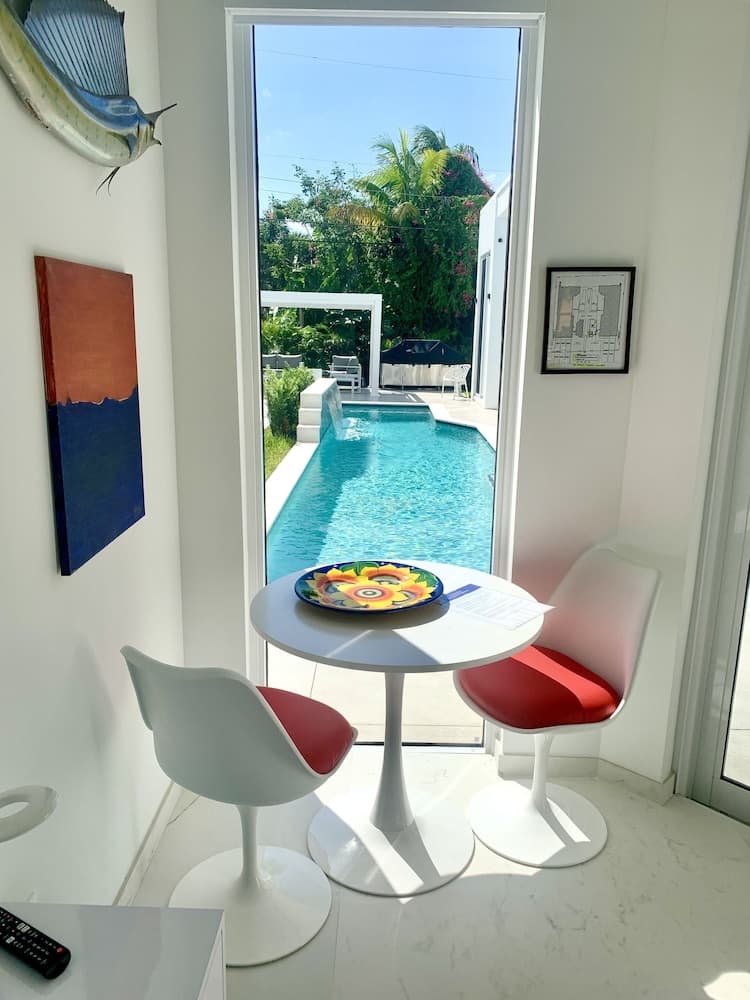 Guesthouse per soli uomini con opzione di abbigliamento vicino a Wilton Manors — 19