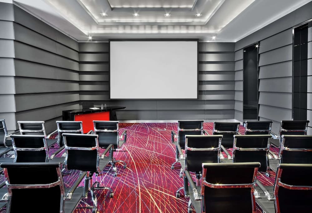 V Hotel Dubai, Curio Collection by Hilton — 5
